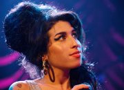 Lirik Lagu “Stronger Than Me” – Amy Winehouse: Keteguhan dalam Hubungan