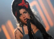 Lirik Lagu “Tears Dry on Their Own” – Amy Winehouse: Melawan Kesedihan