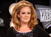 Lirik Lagu Rolling In The Deep – Adele: Nyanyian Kemarahan yang Mendalam