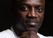 Fallin In Love – Lirik dan Makna Lagu Romantis dari Akon