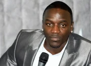 Keep On Calling – Lirik Lagu Kerinduan Mendalam dari Akon