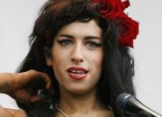 Lirik Lagu “You Sent Me Flying” – Amy Winehouse: Cinta yang Membawa Terbang