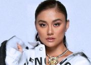 Lirik Lagu Walk – Agnes Monica: Kemandirian dan Kepercayaan Diri