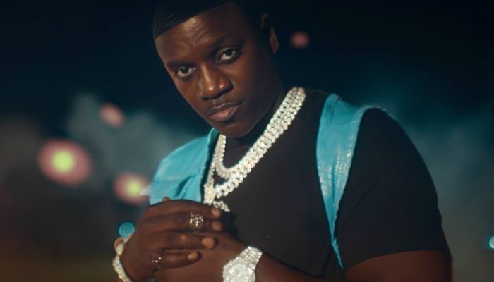 Moonshine – Lirik Lagu Kenangan Manis dari Akon