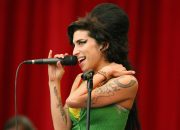 Cinta yang Rumit dalam Lirik Lagu ‘He Can Only Hold Her’ – Amy Winehouse