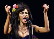 Dilema Persahabatan dalam Lirik Lagu ‘Just Friends’ – Amy Winehouse