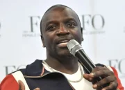 Keceriaan di Balik Lirik Lagu ‘Sunny Day’ – Akon